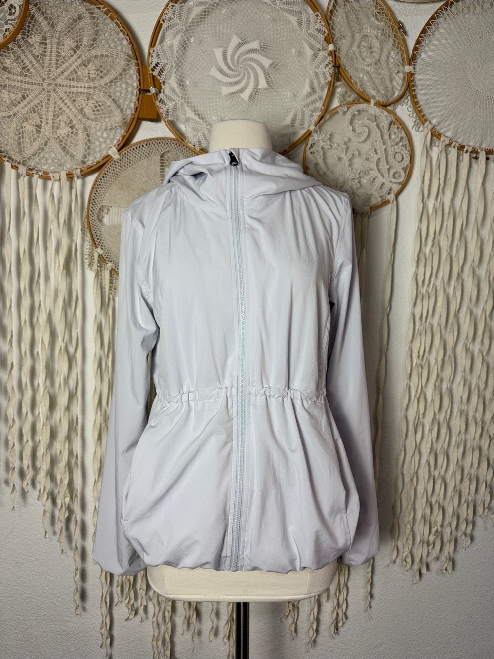 Lululemon Off White Zip Front Light Weight Hooded Jacket Size 6
